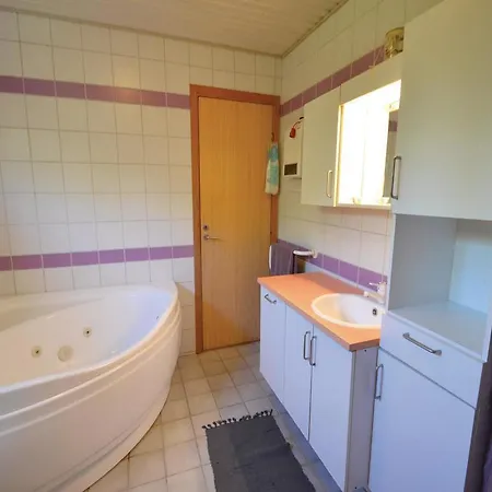 Four Bedroom Holiday In Prázdninový dům